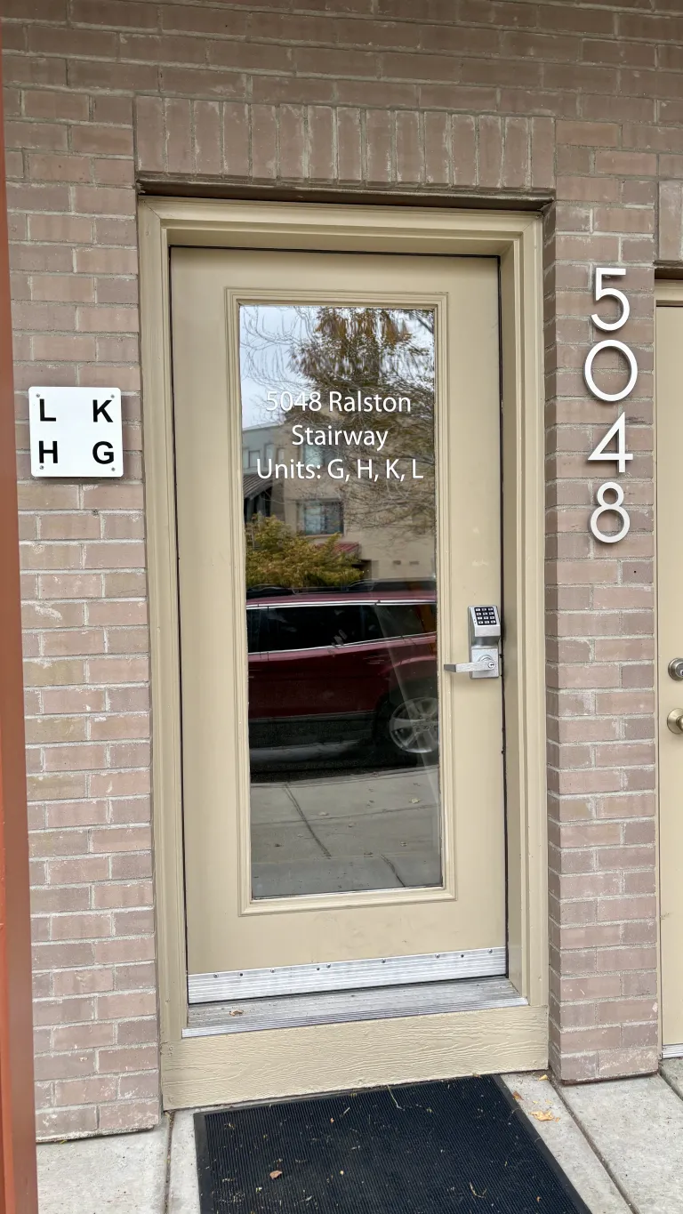 02 - 5048 Ralston K - Exterior front entrance