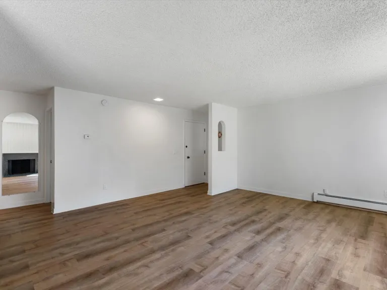 3335 Chisholm Trl 202 - Entryway and living room