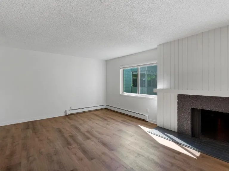 3335 Chisholm Trl 202 - Living Room