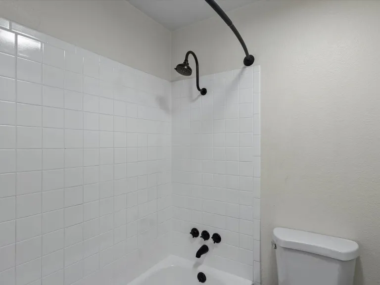 3335 Chisholm Trl 202 - Bathroom