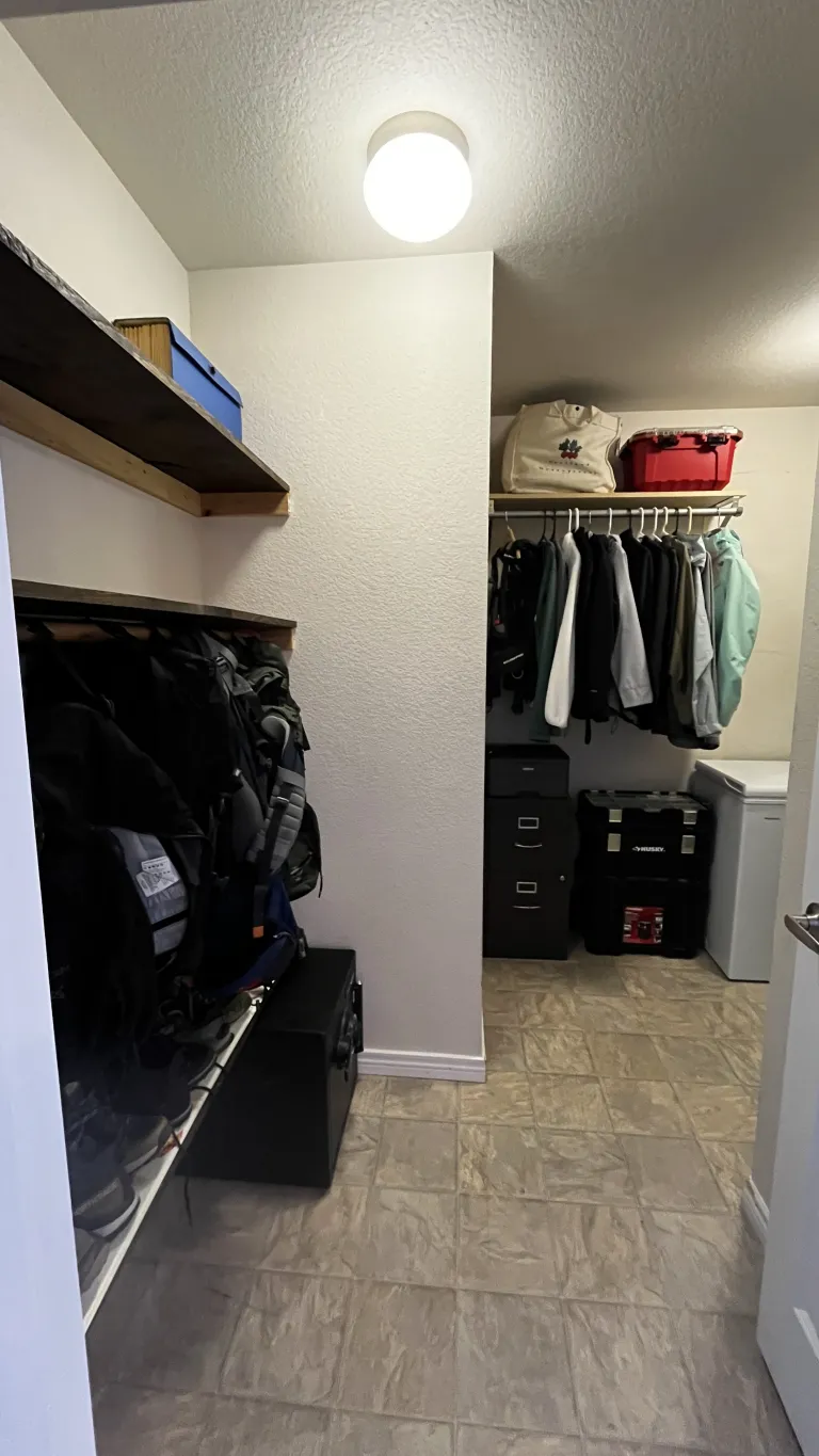 23 - 5048 Ralston K - Walk in closet