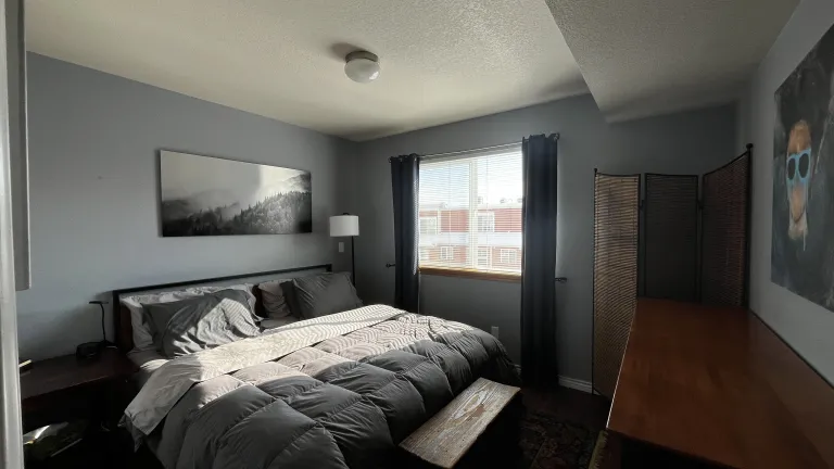 30 - 5048 Ralston K - Second bedroom