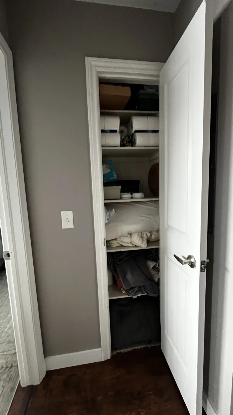 33 - 5048 Ralston K - Hall Closet
