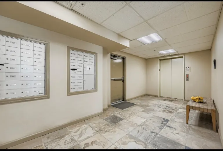 2510 Taft Dr 312 - Common entry with mailboxes and elevator