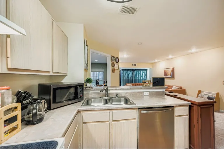 2510 Taft Dr 312 - Kitchen
