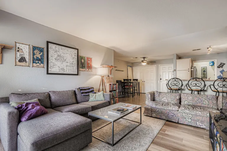 2510 Taft Dr 205 - Livingroom 