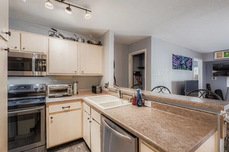 2510 Taft Dr 205 - Kitchen 