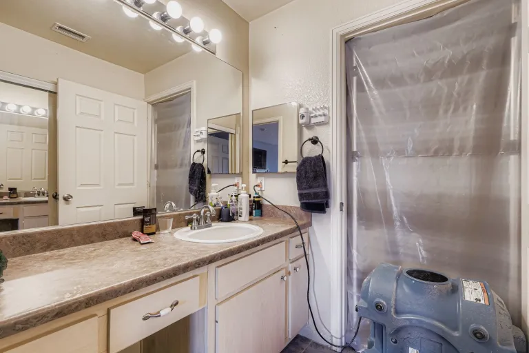 2510 Taft Dr 205 - Primary Bathroom