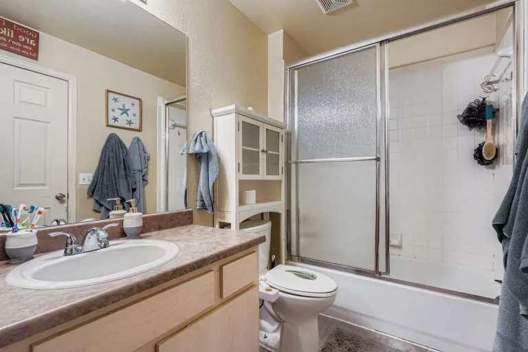 2510 Taft Dr 205 - Bathroom 