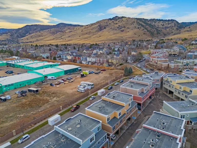 1045 Laramie Blvd Unit F - Building picture 3