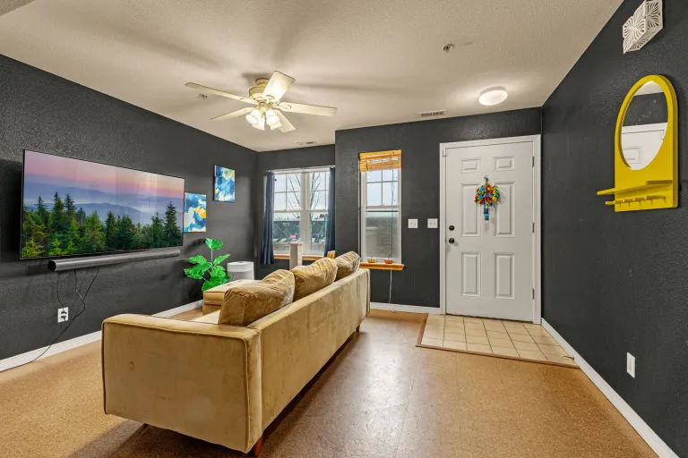 1045 Laramie Blvd Unit F - Entrance living room