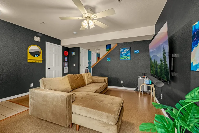 1045 Laramie Blvd Unit F - Living room