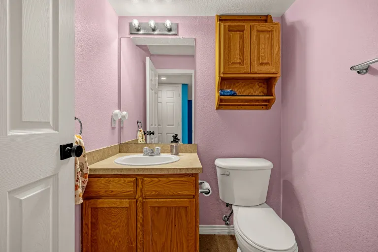 1045 Laramie Blvd Unit F - Bathroom