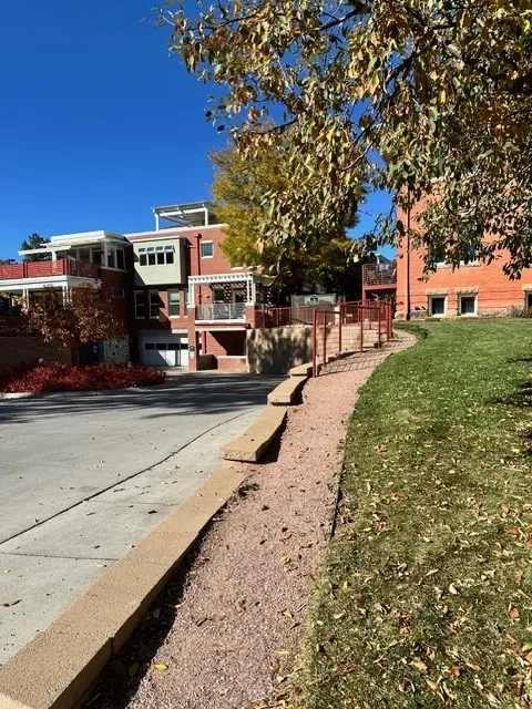 2930 Broadway St Unit 101 - Outside community area