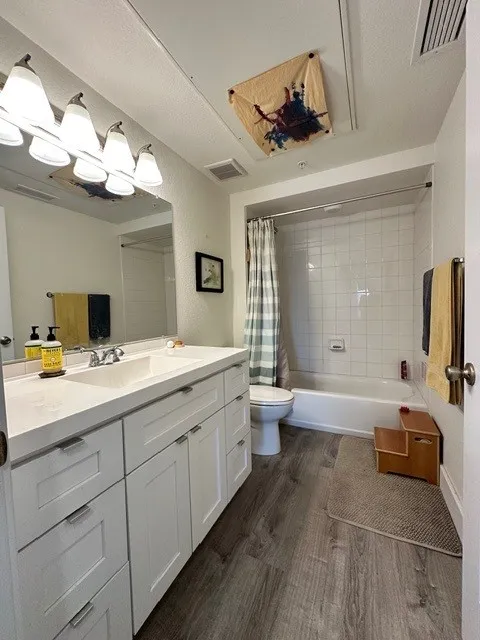 2930 Broadway St Unit 101 - Guest bath