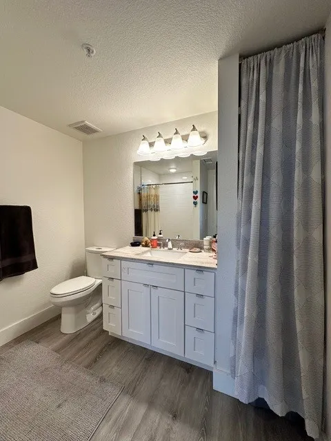 2930 Broadway St Unit 101 - Primary bath