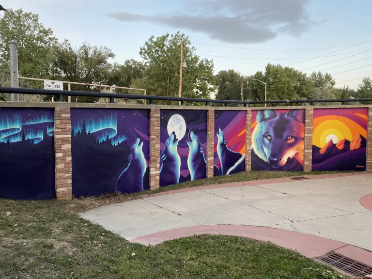 Colorful mural of wolves