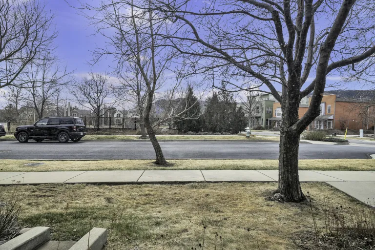 11-4730 Holiday Dr #101-view from font living room