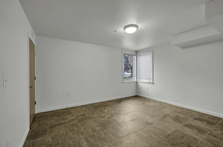 14-4730 Holiday Dr #101-bedroom