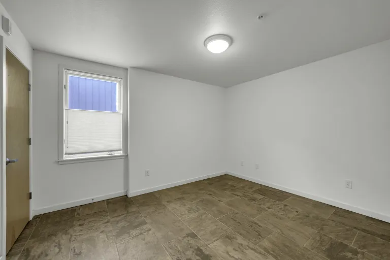 17-4730 Holiday Dr #101-bedroom