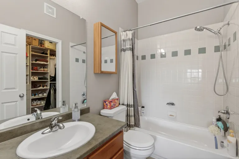 1700 Yarmouth Ave Unit 108 Bathroom with tub