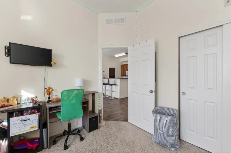 1700 Yarmouth Ave Unit 108 Bedroom space