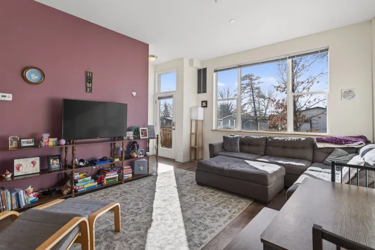 1700 Yarmouth Ave Unit 108 Livingroom area