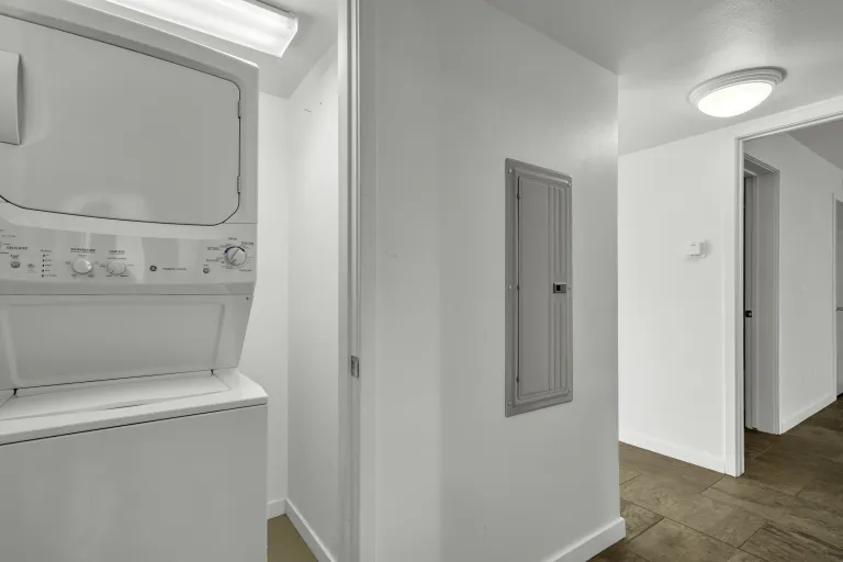 19-4730 Holiday Dr #101-in unit stacked washer and dryer