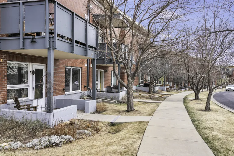 2-4730 Holiday Dr #101-Exterior pathway to front entrance