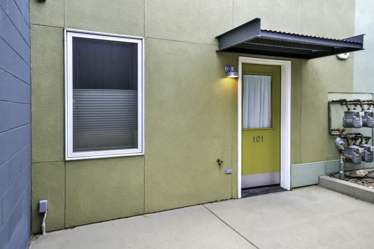 21-4730 Holiday Dr #101-additional home entrance near parking