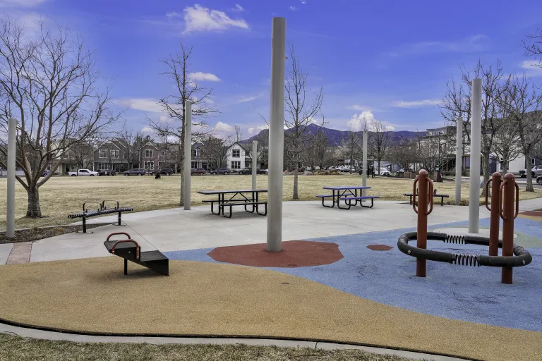 23-4730 Holiday Dr #101-nearby park with playground