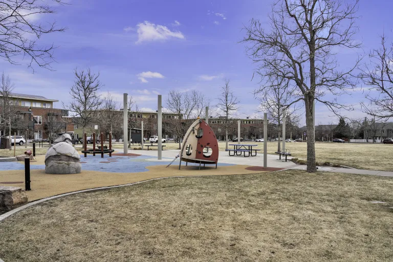 25-4730 Holiday Dr #101-nearby park with playground