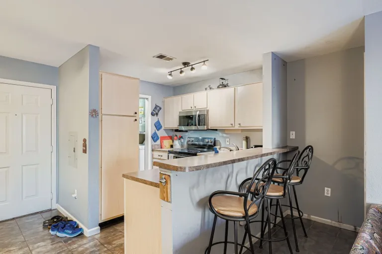 2520 Taft Dr 205 Kitchen