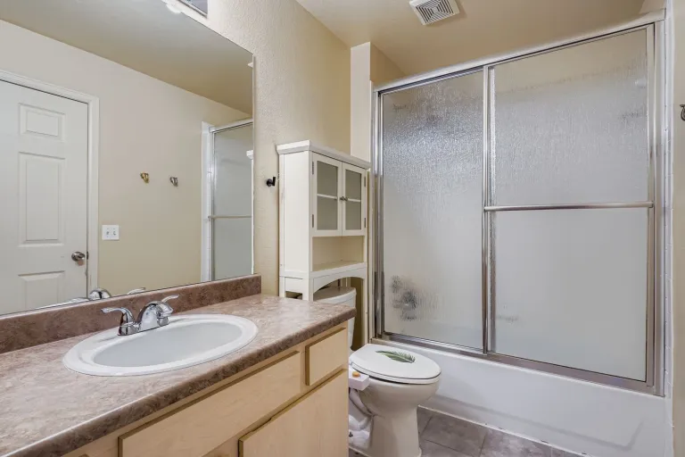 2520 Taft Dr 205 Bathroom