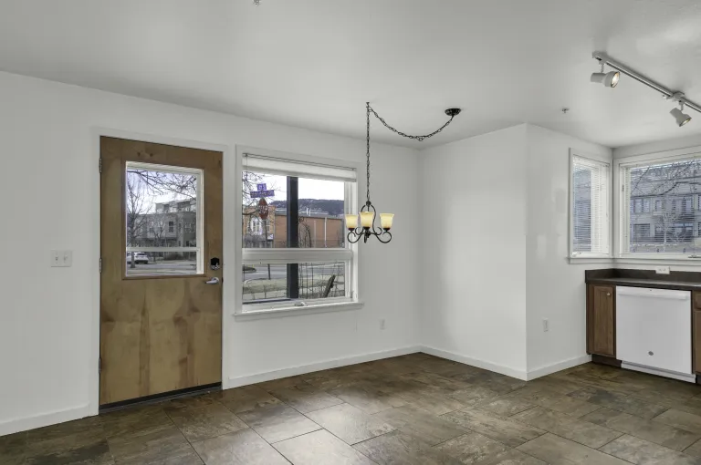 9-4730 Holiday Dr #101-eat in dining area