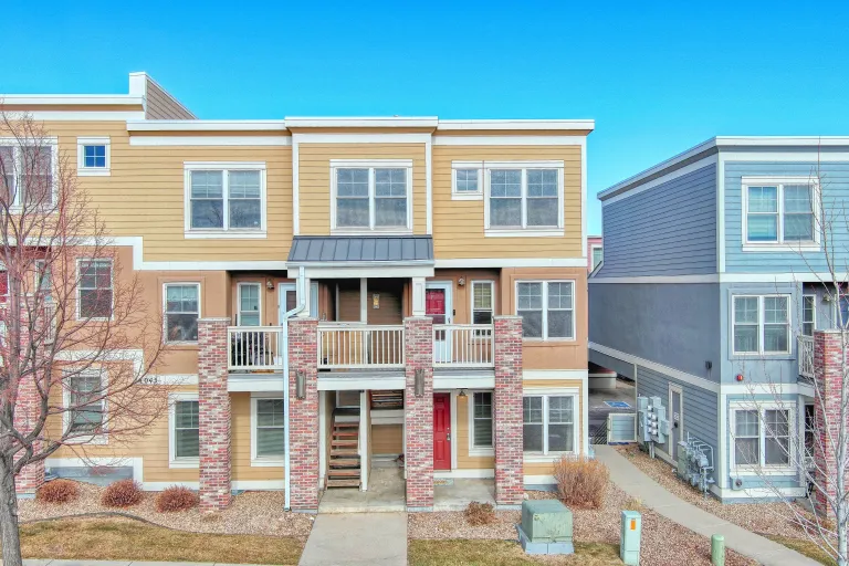 1045 Laramie Blvd Unit F - Entrance living room