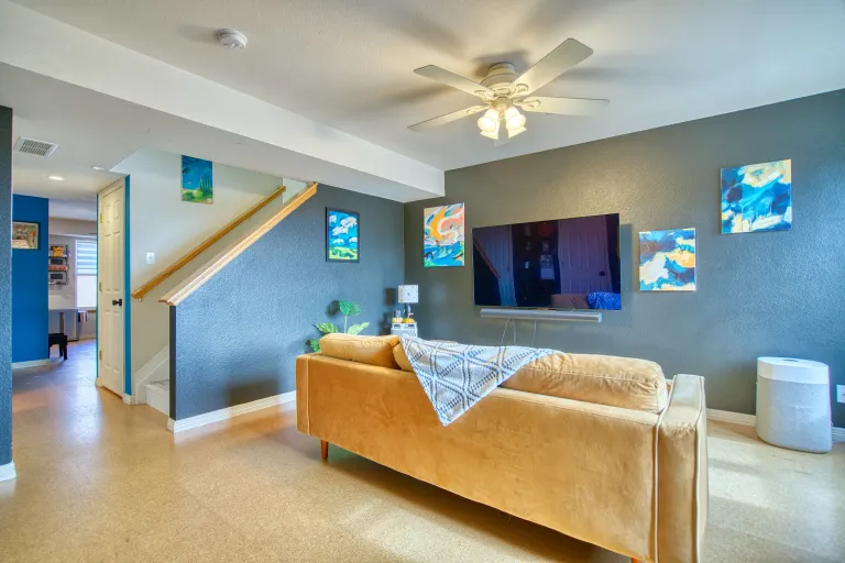 1045 Laramie Blvd Unit F - Livingroom