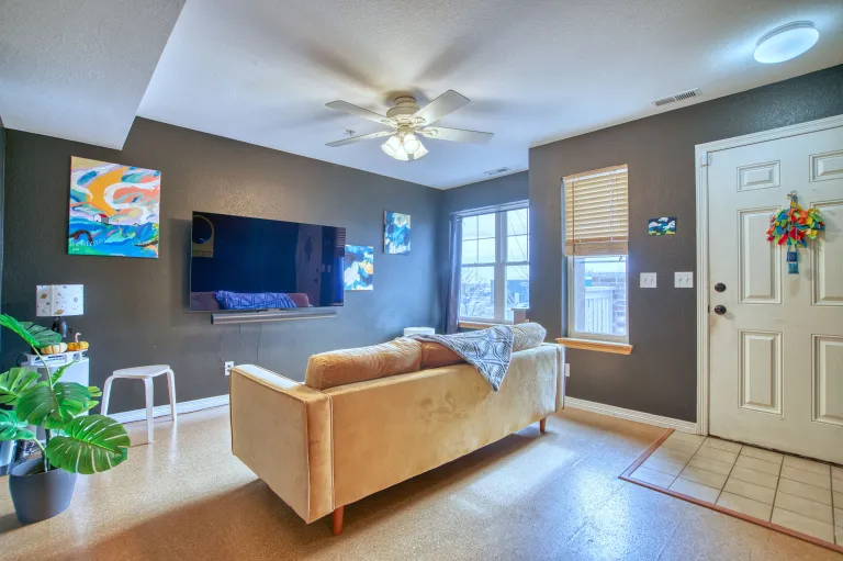 1045 Laramie Blvd Unit F - Livingroom view