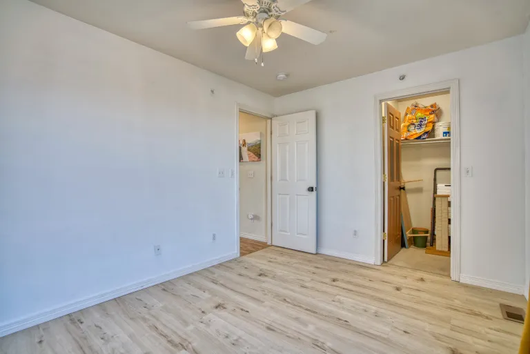 1045 Laramie Unit F room