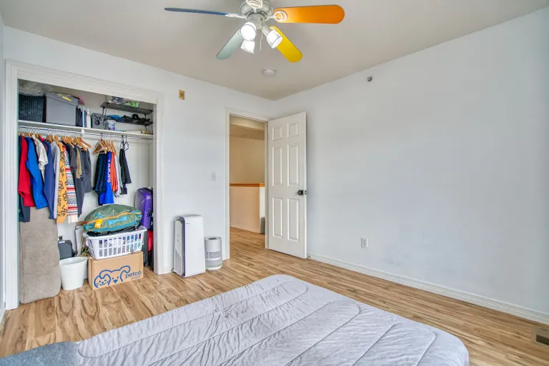 1045 Laramie Unit F bedroom