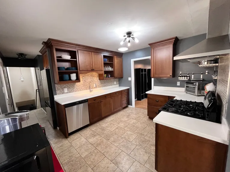 3685 Chase Ct Kitchen