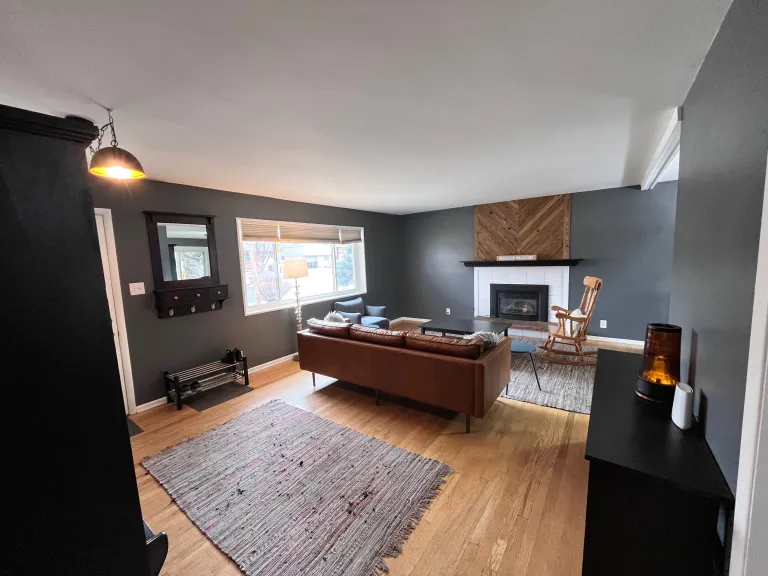 3685 Chase Ct Living room area