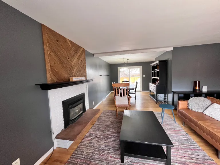 3685 Chase Ct Living room