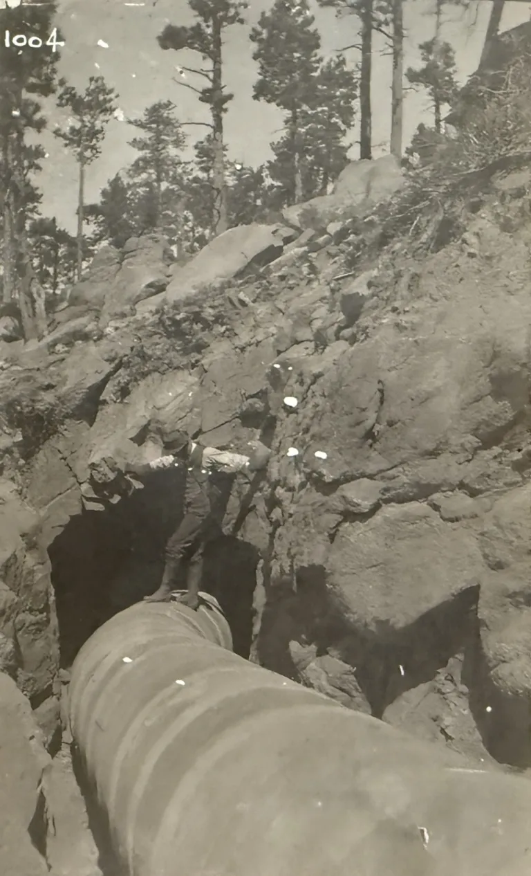November 1909, the gravity pipeline at the point where it enters Tunnel 2. 