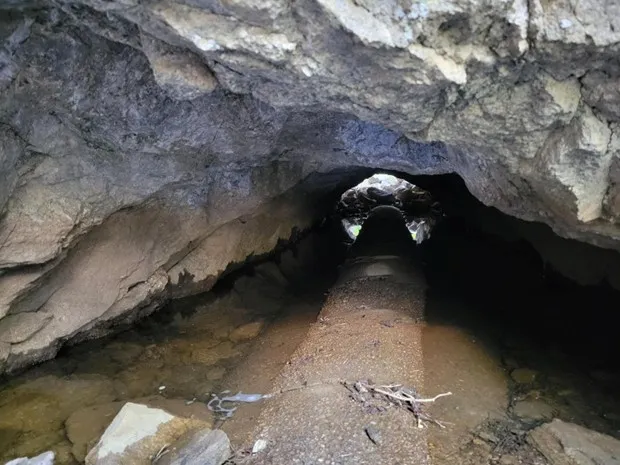 Overview of Barker Gravity Pipeline - Pipeline Detail and Tunnel 4, view to the South