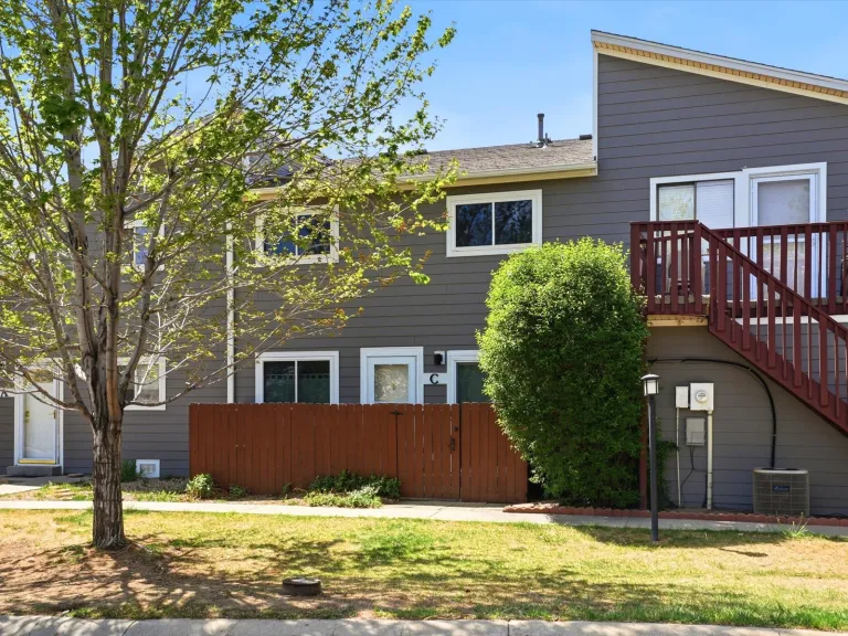 02-3315 Talisman Ct C-Exterior