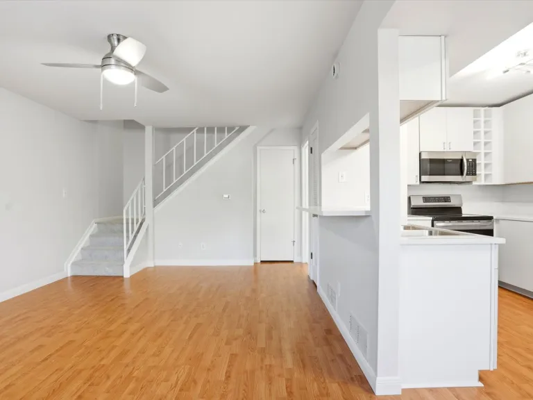 08-3315 Talisman Ct C-Entryway living room and kitchen