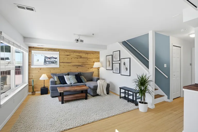 1480 Quince Ave Unit 201 Livingroom