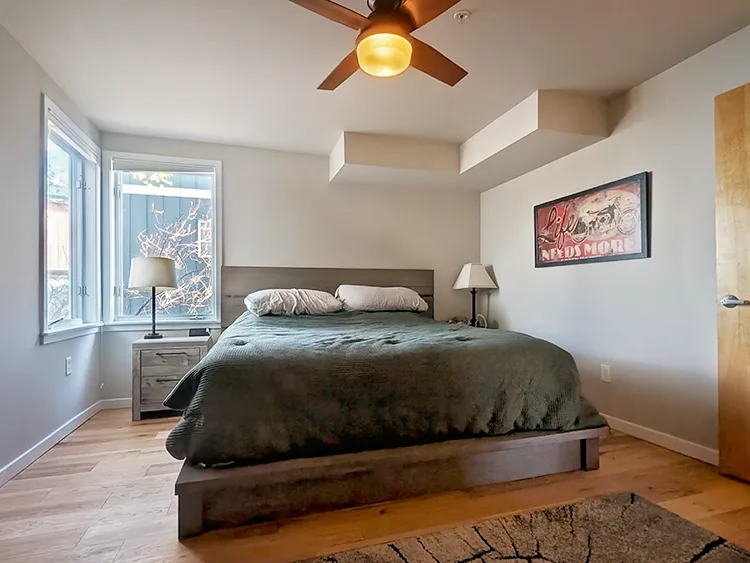 4710 Holiday 101-primary bedroom