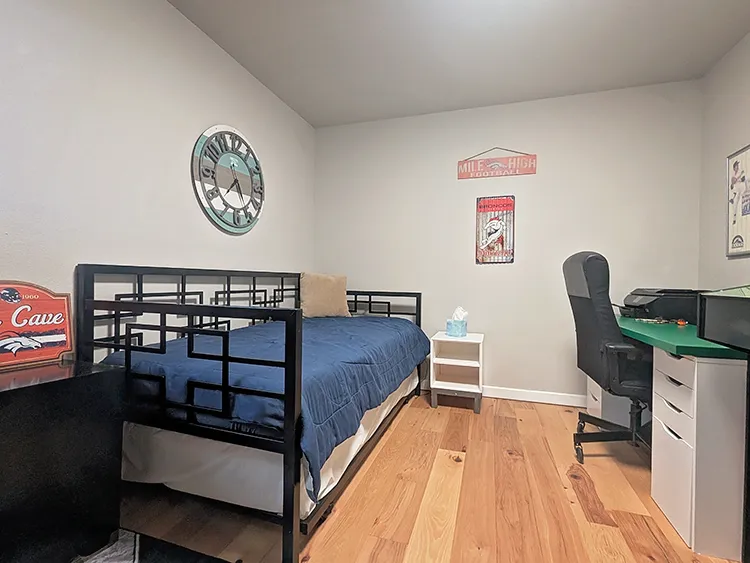 4710 Holiday 101-second bedroom
